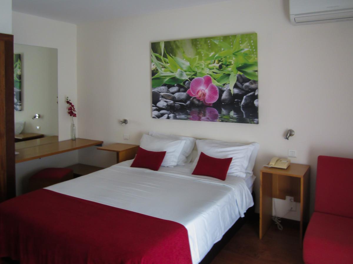 Hotel Eco Salvador Geres Exterior photo